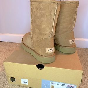 UGG Women’s Classic Short II Boots - Chestnut - USA Size 9
